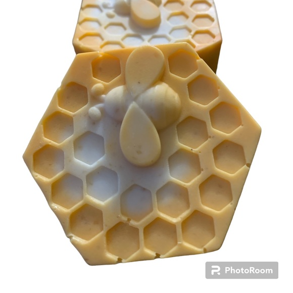 Handmade Soap - Oatmeal Honey & Milk Soap Bar - Picture 3 of 5